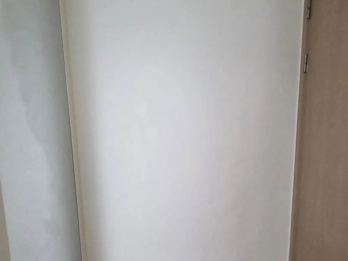 구멍난 석고벽 복원 후 벽지 보수 시공 후