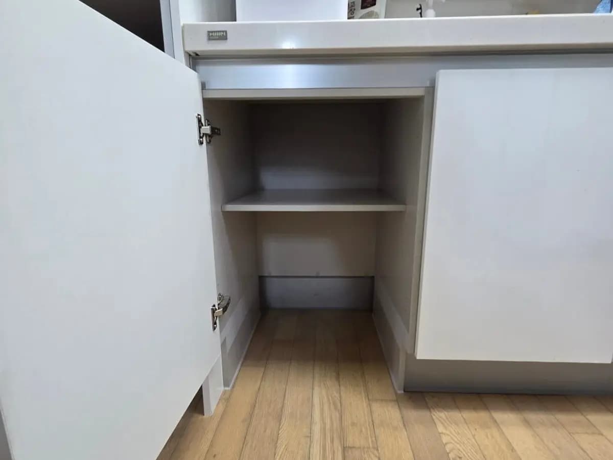 로봇청소기장 리폼 시공 현장 — 삼성 로봇청소기 장 리폼 싱크대 하부장 구조 변경 작업